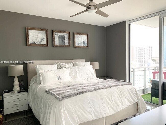 Building Photo - 92 SW 3rd St