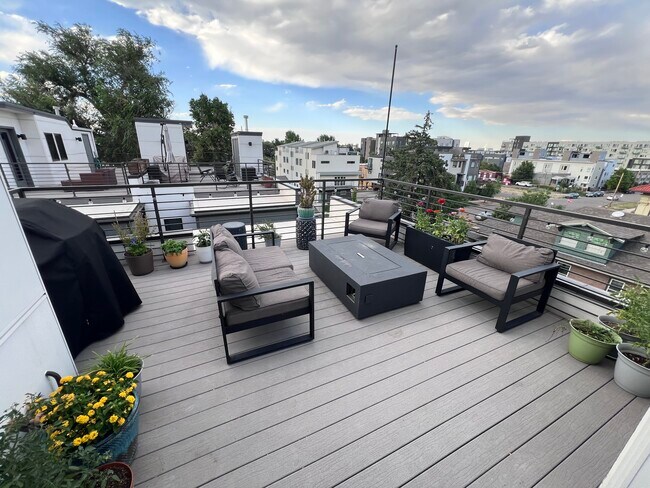 Building Photo - 3278 W Conejos Pl