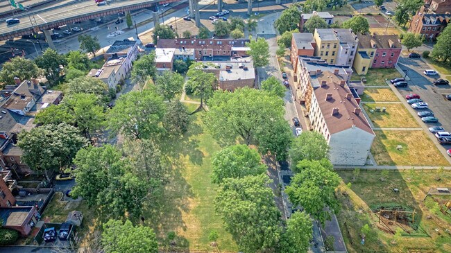 Building Photo - 90 Madison Ave