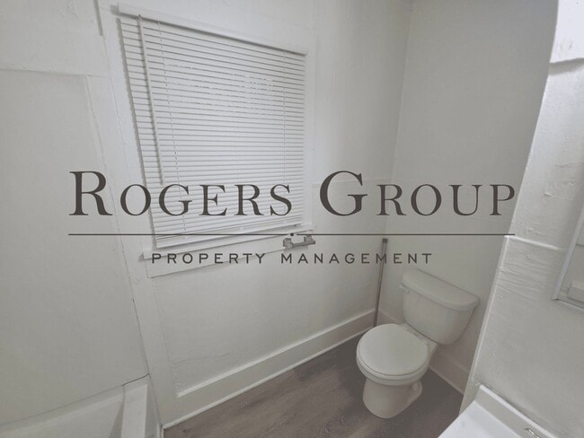 Building Photo - 803 Roberson St