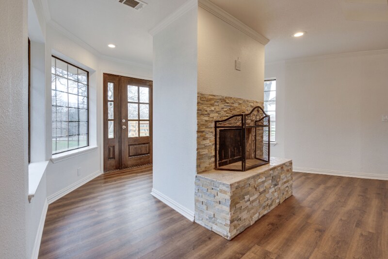 Building Photo - 3901 High Rd