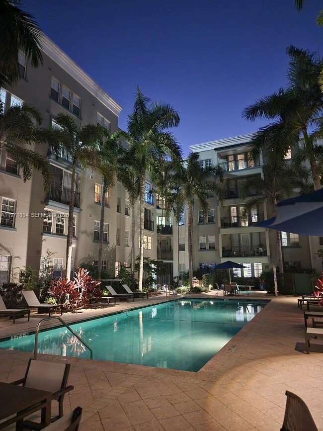 Building Photo - 533 NE 3rd Ave