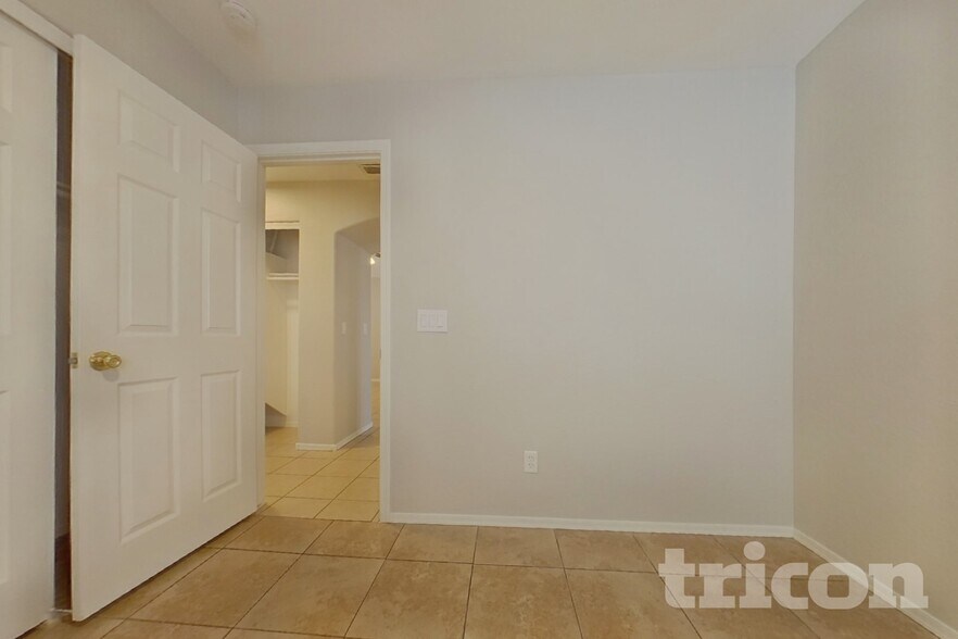 Building Photo - 22371 W Solano Dr