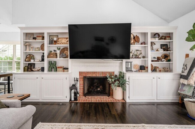 Building Photo - 7179 Fernridge Dr