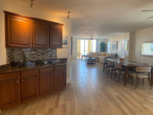 Building Photo - Luxury furnished intercoastal condo