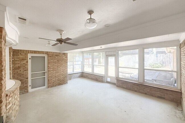 Building Photo - 3-Bedroom Home for Lease in Grand Prairie – 2,331 Sq Ft