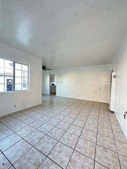 Building Photo - 1306 N Fries Ave