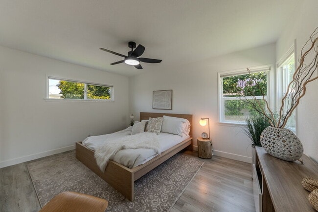 Building Photo - 3914 Somerset Dr