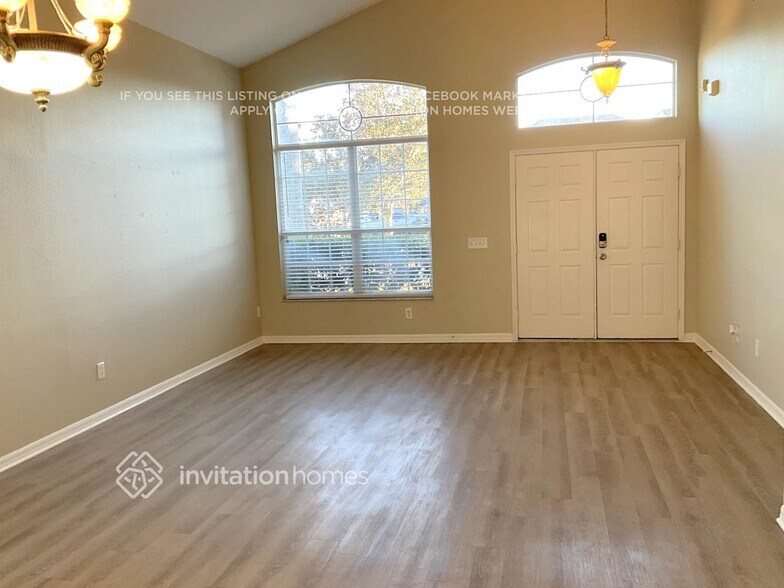 Building Photo - 264 Tavestock Loop