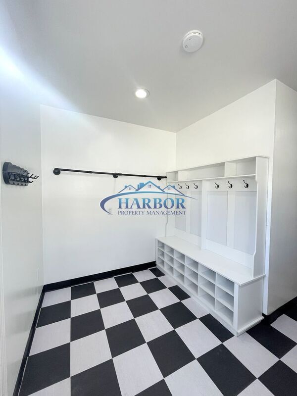 Building Photo - 21502 Berendo Ave