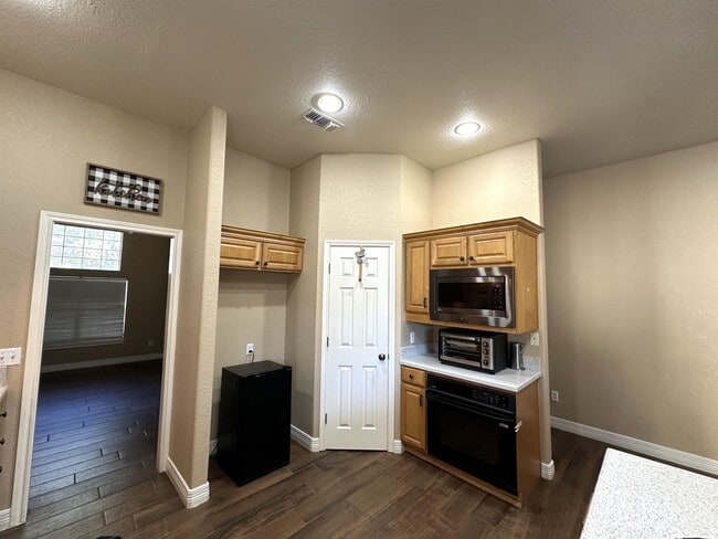 Building Photo - 100 Timber Rock Dr