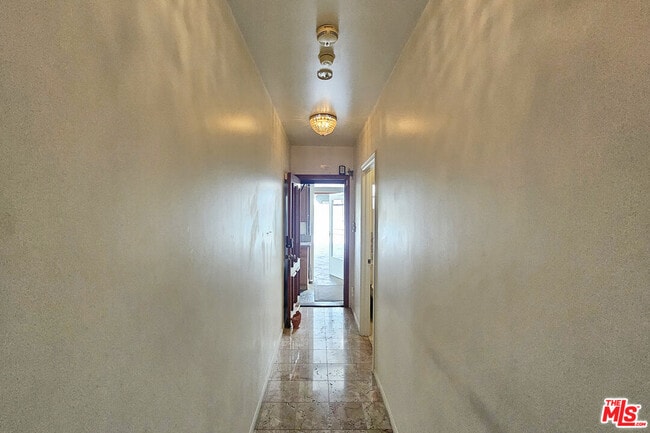 Building Photo - 302 N Griffith Park Dr