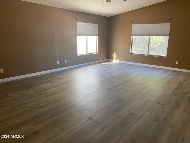 Building Photo - 9210 W Frank Ave