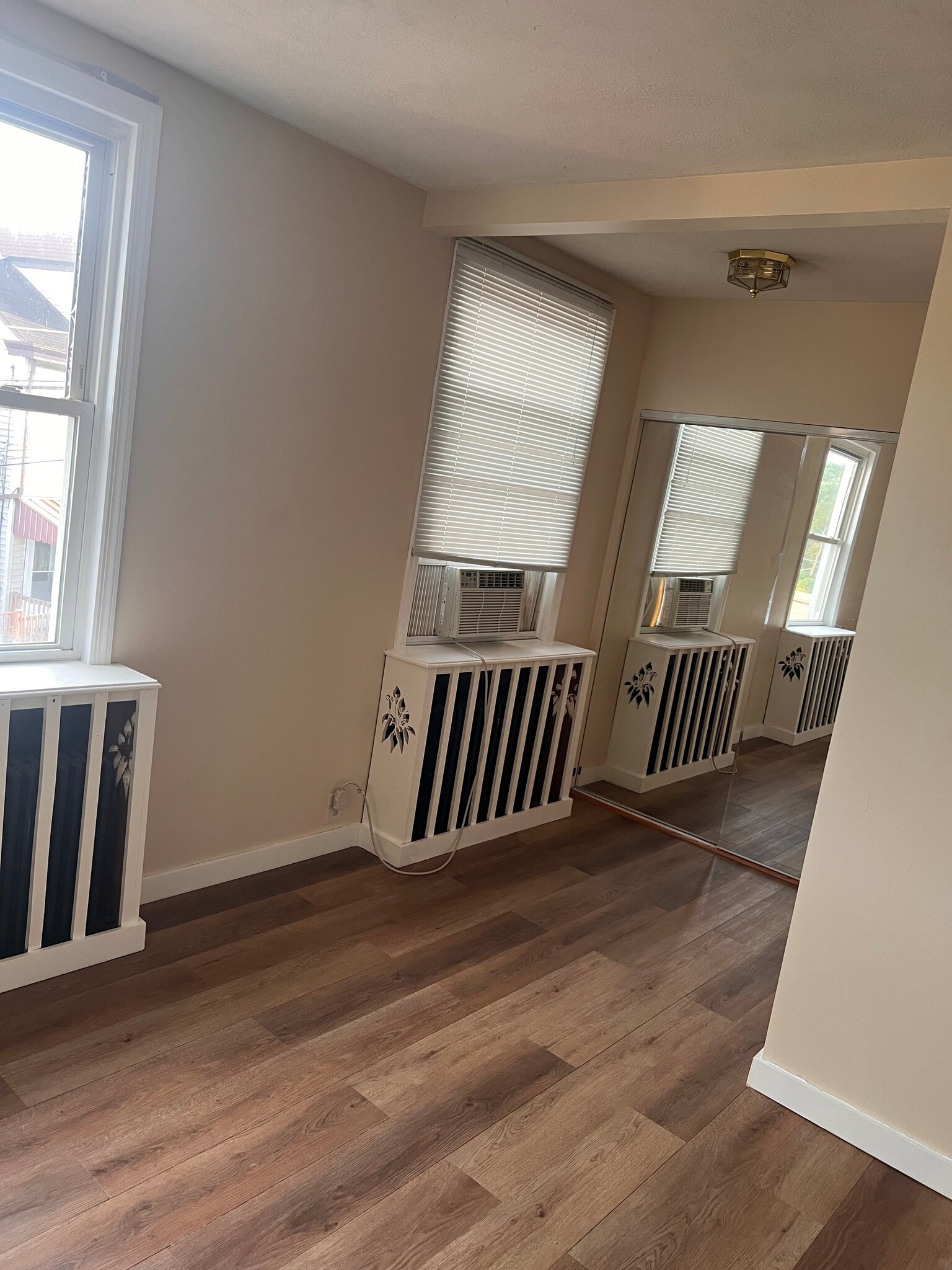 Building Photo - 1913 Saint Paul St