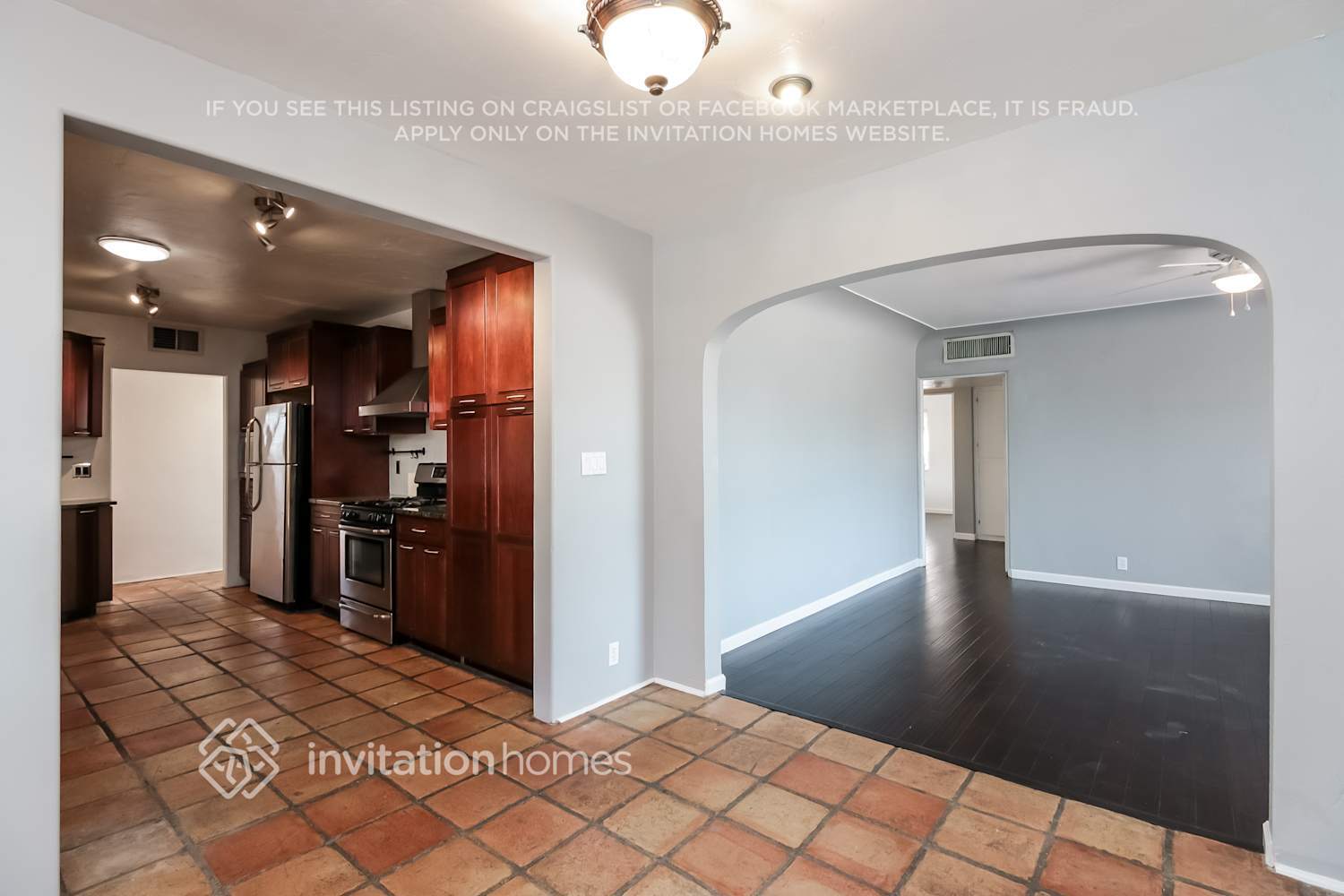 Building Photo - 1507 W Mitchell Dr