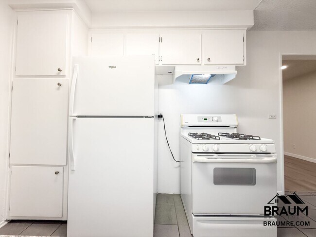 Building Photo - 5131 Buffalo Ave