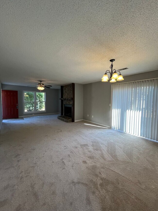 Building Photo - Charming Renovated 4 Bedroom Home