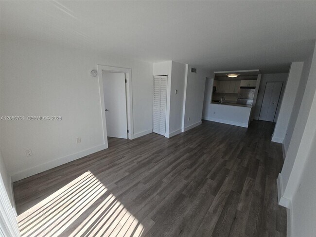 Building Photo - 8101 Crespi Blvd