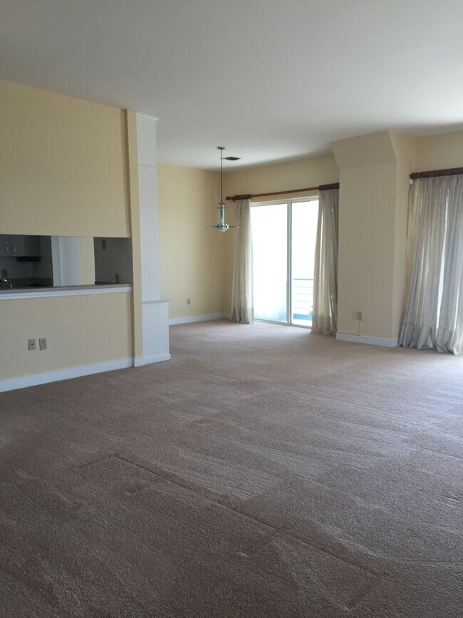 Building Photo - Downtown