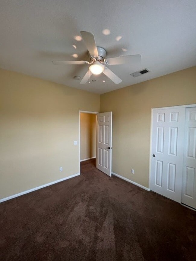 Building Photo - 2852 Villas Way
