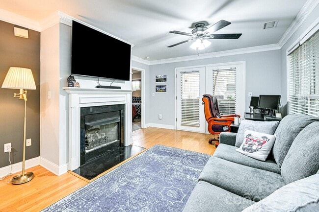 Building Photo - 1162 W 1st St