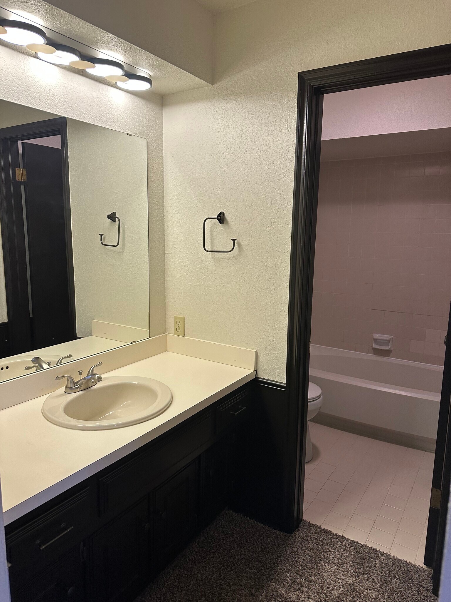 Building Photo - 9137 Knottingham