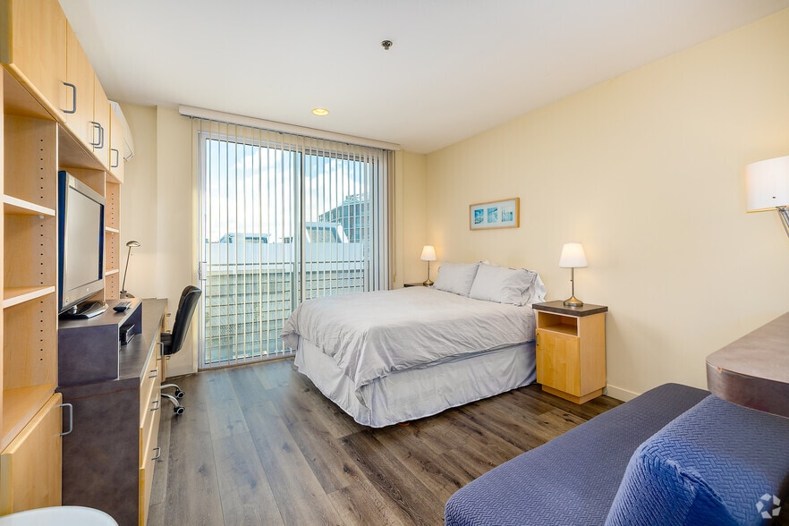 Studio - 400SF - Living Room - Breeze Suites Moderne