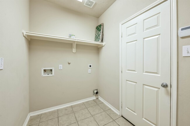 Building Photo - 7114 Freesia Ct