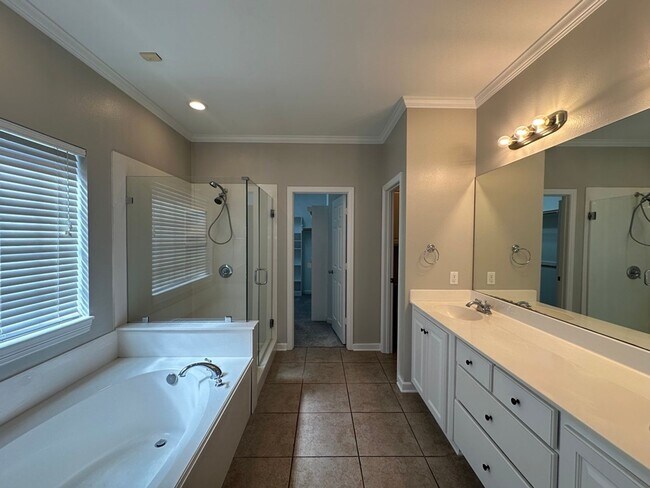 Building Photo - Stunning 4 Bed 3 Bath Home in WHISD!