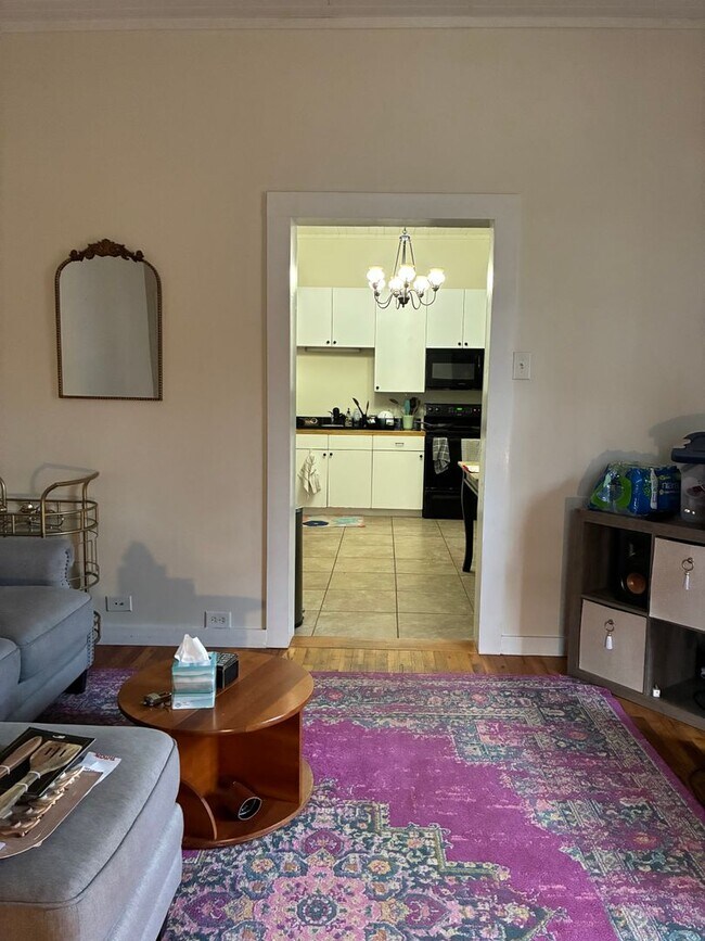 Building Photo - 3 Bedroom home near downtown and campus.