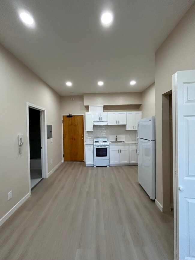 Building Photo - CHINATOWN - Renovated Studio Apartment (1 ...