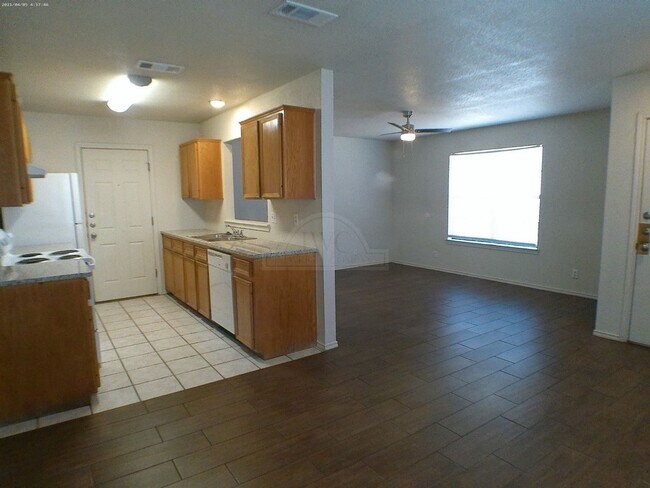 Building Photo - 915 McDaniel Cir