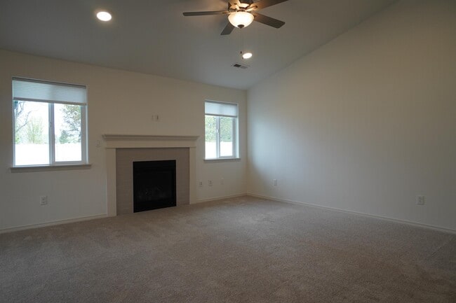 Building Photo - 1402 Hayhook St