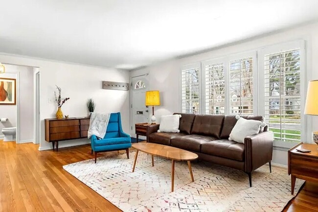 Building Photo - Stunning 3BR 3BA Fully Furnished Home w/ Granite Kitchen + Patio & Fenced Yard in Prairie Village