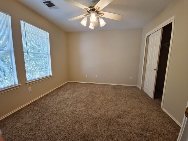 Building Photo - Enchanting 4 Bedroom home located in Plum Creek!