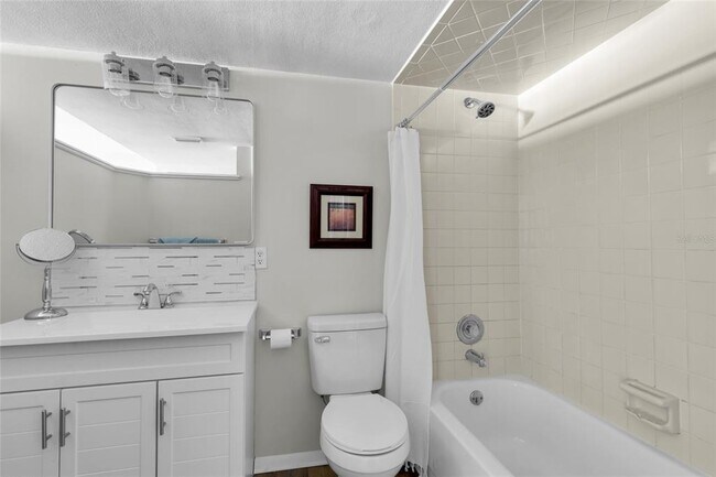 Building Photo - 588 Fairways Ln