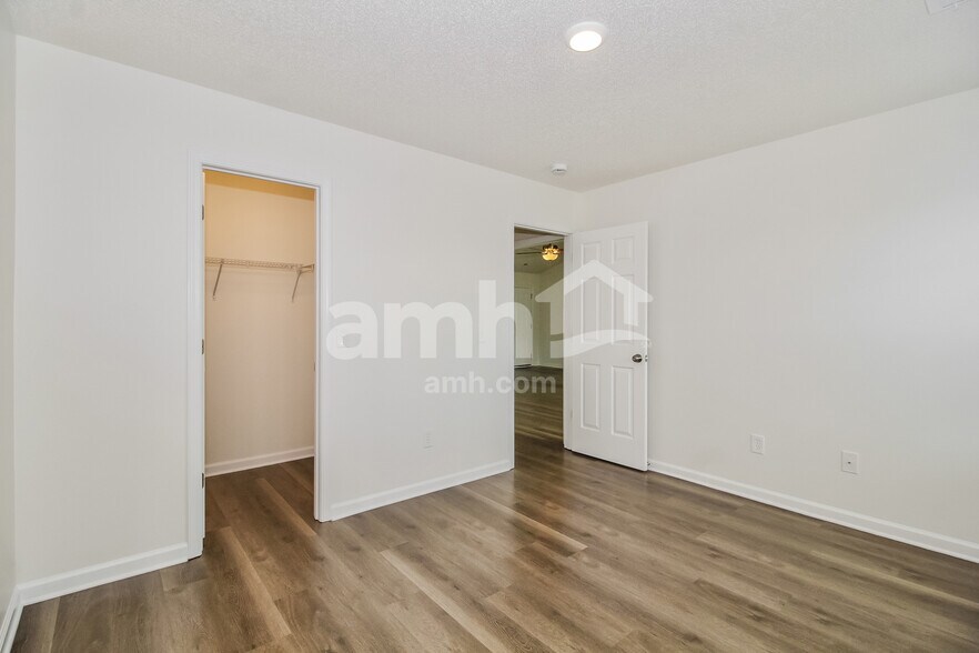 Building Photo - 6922 Newbury Way