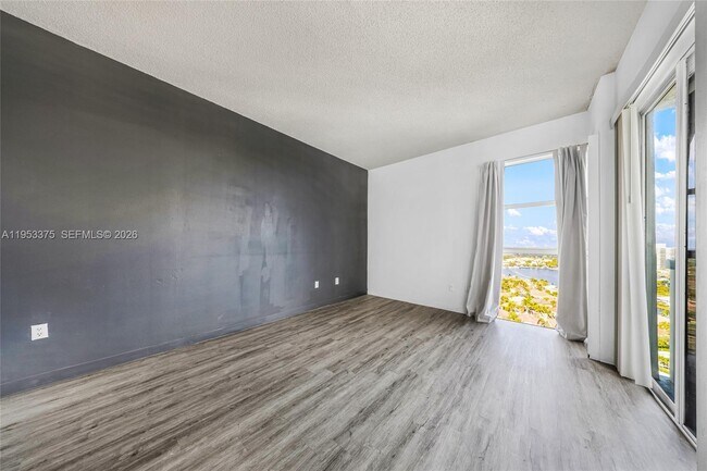 Building Photo - 20515 E Country Club Dr