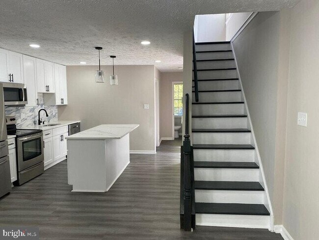 Building Photo - 13511 Ambassador Dr