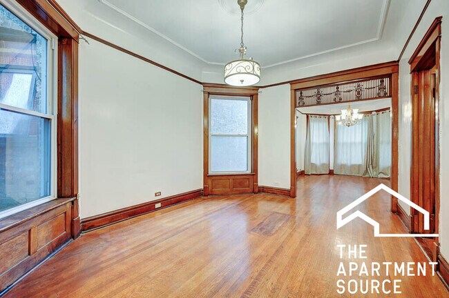 Building Photo - 4736 S Prairie Ave