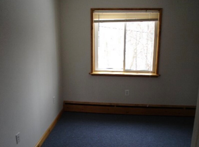 Building Photo - 80 Riverside Dr