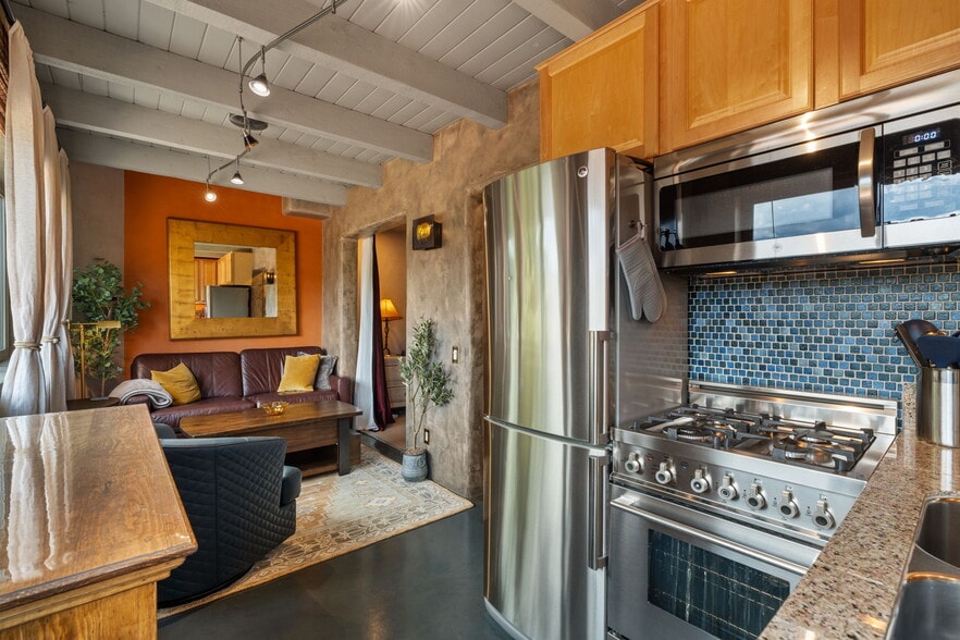 Building Photo - 2132 Ridgeview Cir