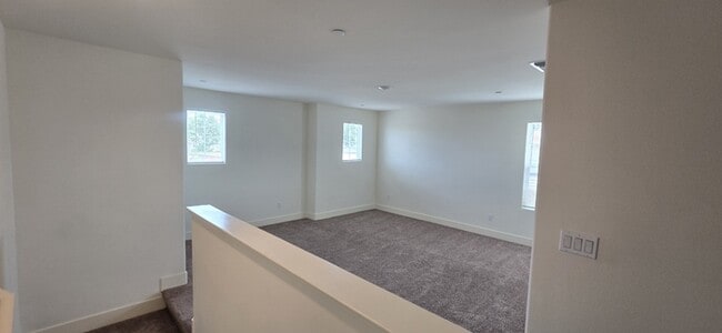 Building Photo - Atwater 5 Bedroom 3.5 Bathroom Home