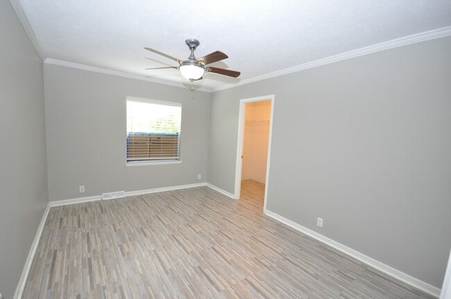 Building Photo - 3 Bedroom 2 bath in West Paducah