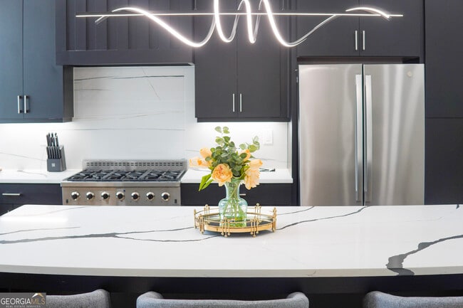 Building Photo - 68 Boulevard SE