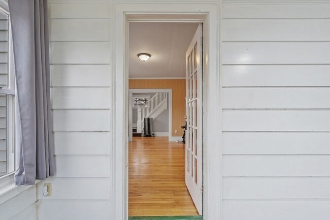 Building Photo - 577 Chandler St