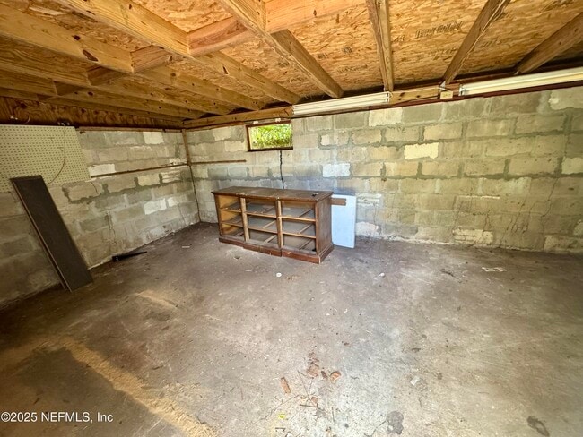 Building Photo - 2366 Betsy Dr