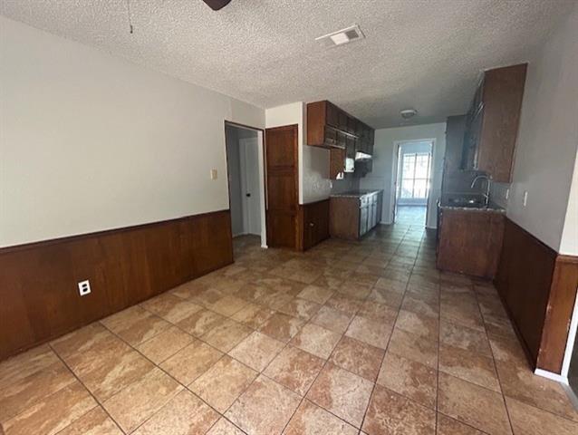 Building Photo - 2106 Overbrook Dr