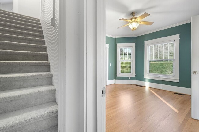 Building Photo - Charming 4BR House in Greensboro