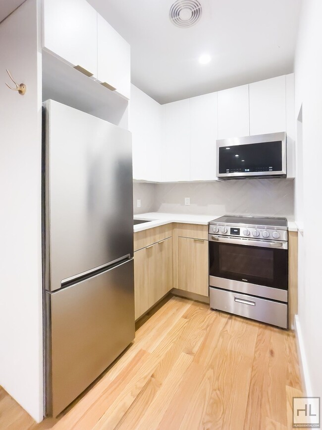 Building Photo - EAST 93 STREET / Upper East Side / Renovat...